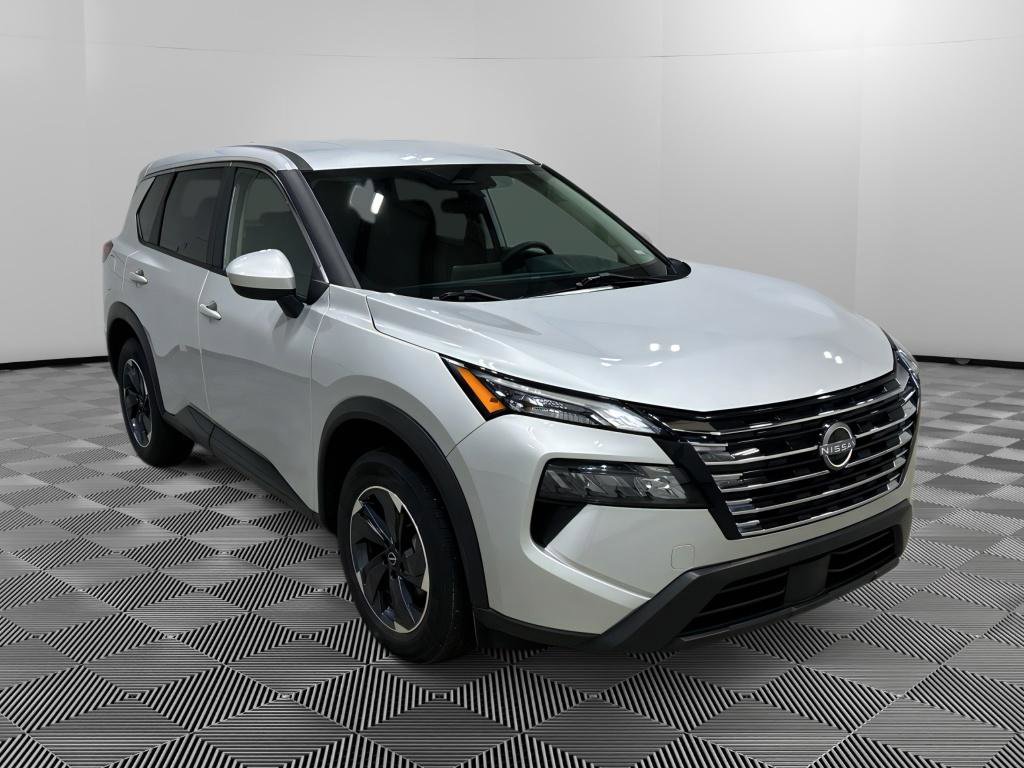 Used 2024 Nissan Rogue S FWD image 3
