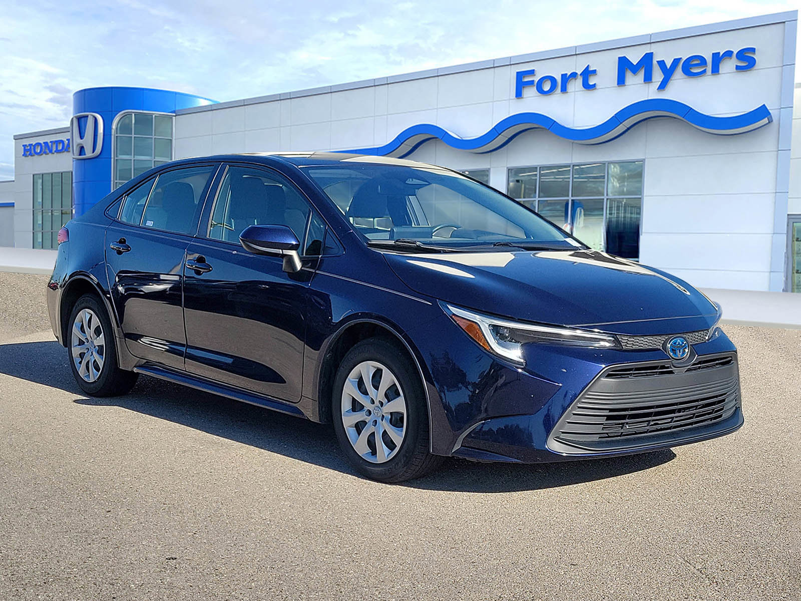 Used 2023 Toyota Corolla LE FWD image 1