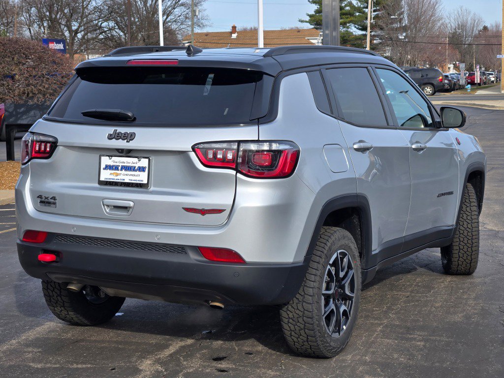 Used 2025 Jeep Compass Trailhawk image 12