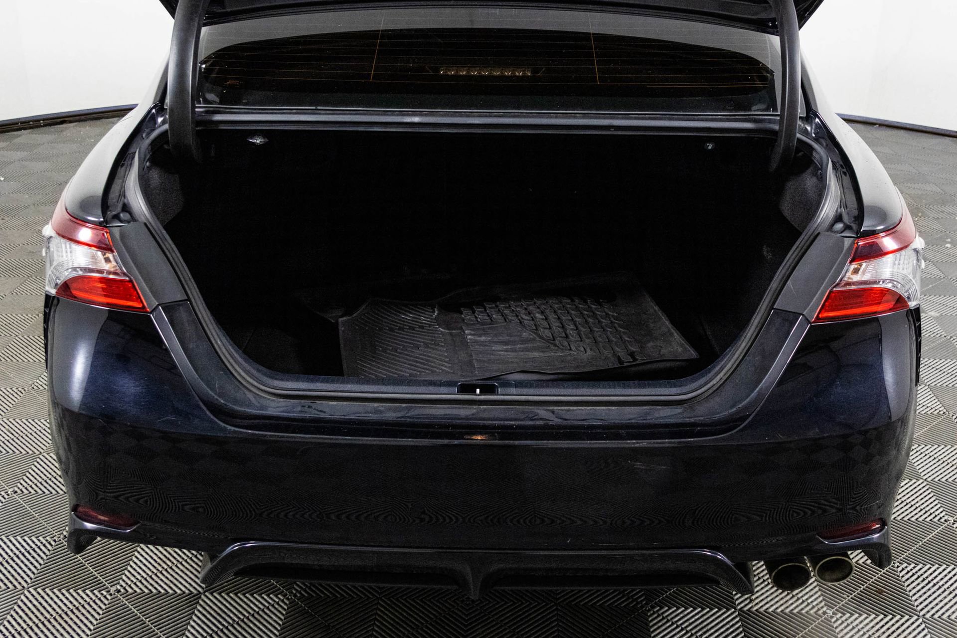 Used 2021 Toyota Camry SE image 35