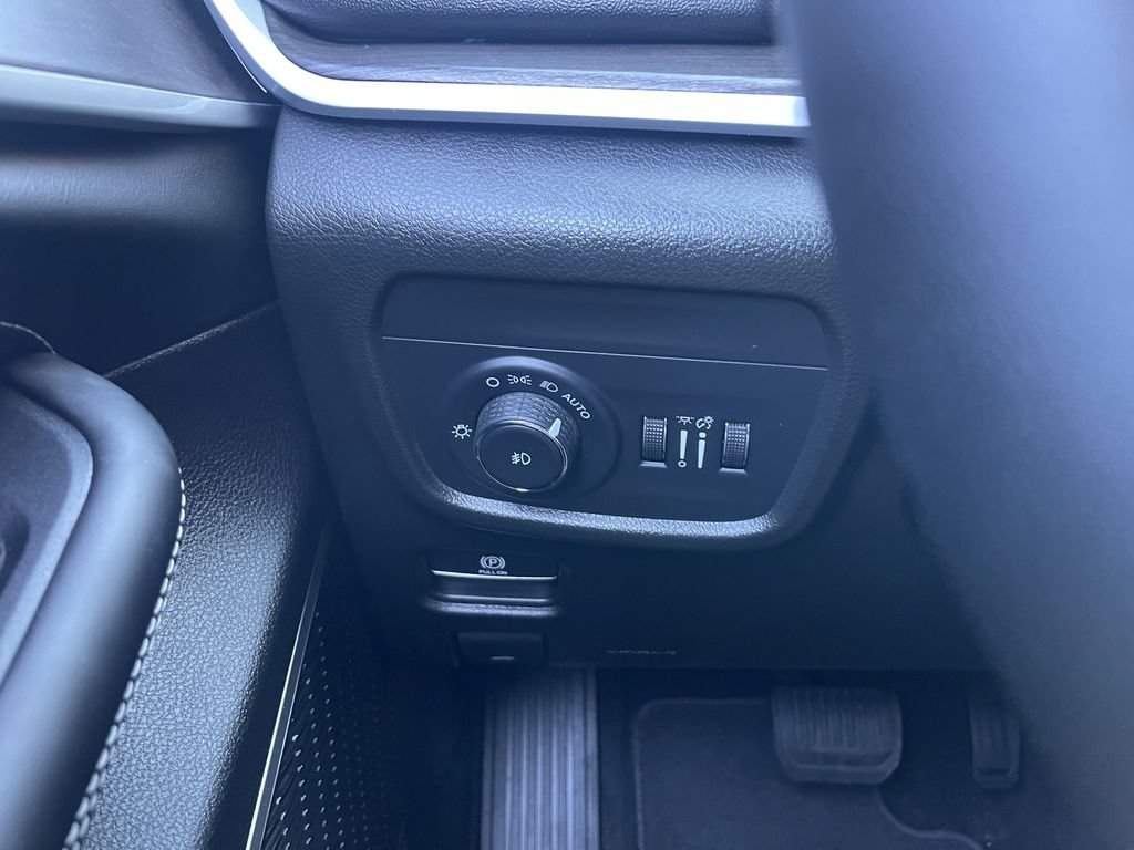 New 2026 Jeep Grand Cherokee Limited AWD/4WD image 36