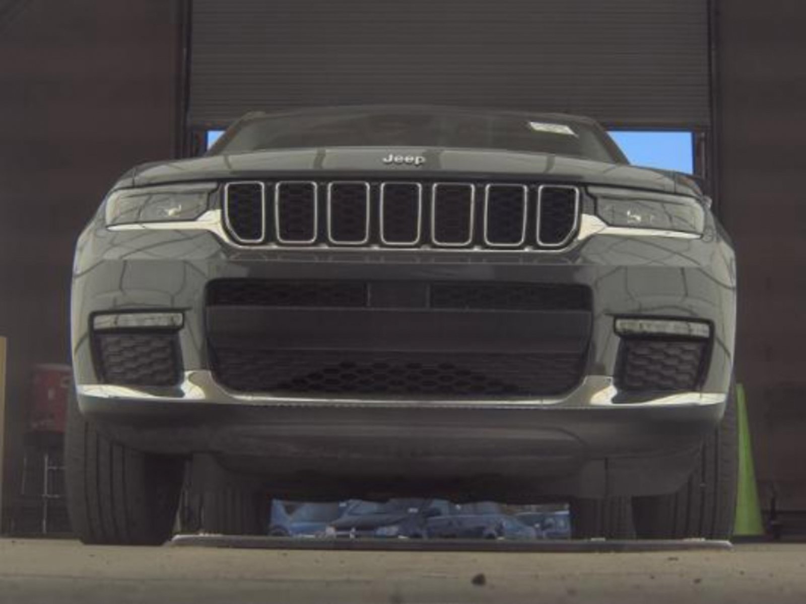 Used 2021 Jeep Grand Cherokee L Limited AWD/4WD image 3