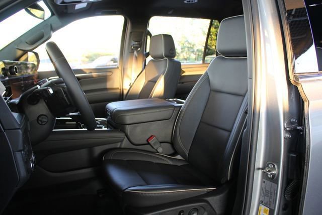 Used 2025 Chevrolet Suburban Premier image 10