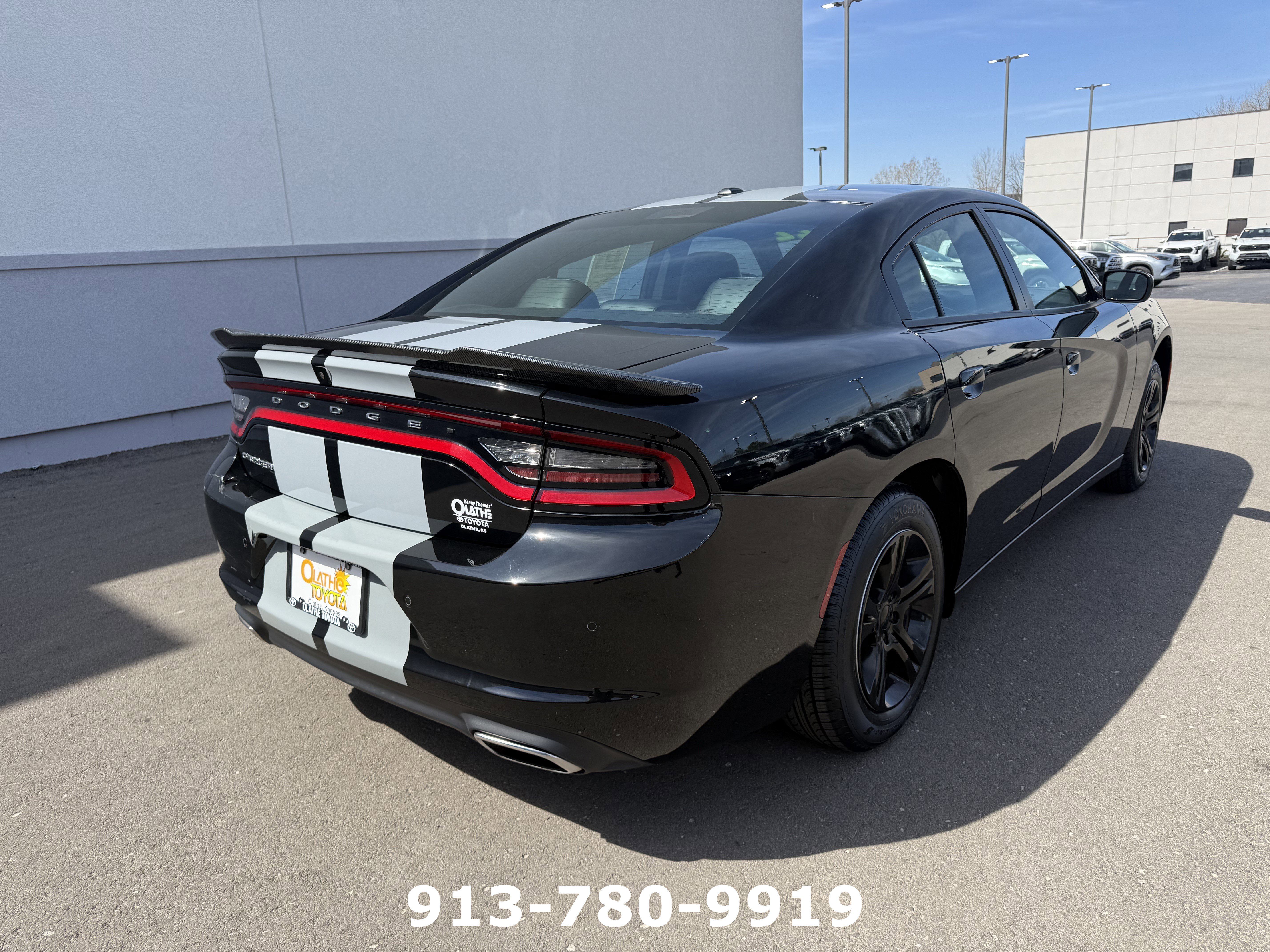 Used 2022 Dodge Charger SXT w/ Leather Interior Group image 3
