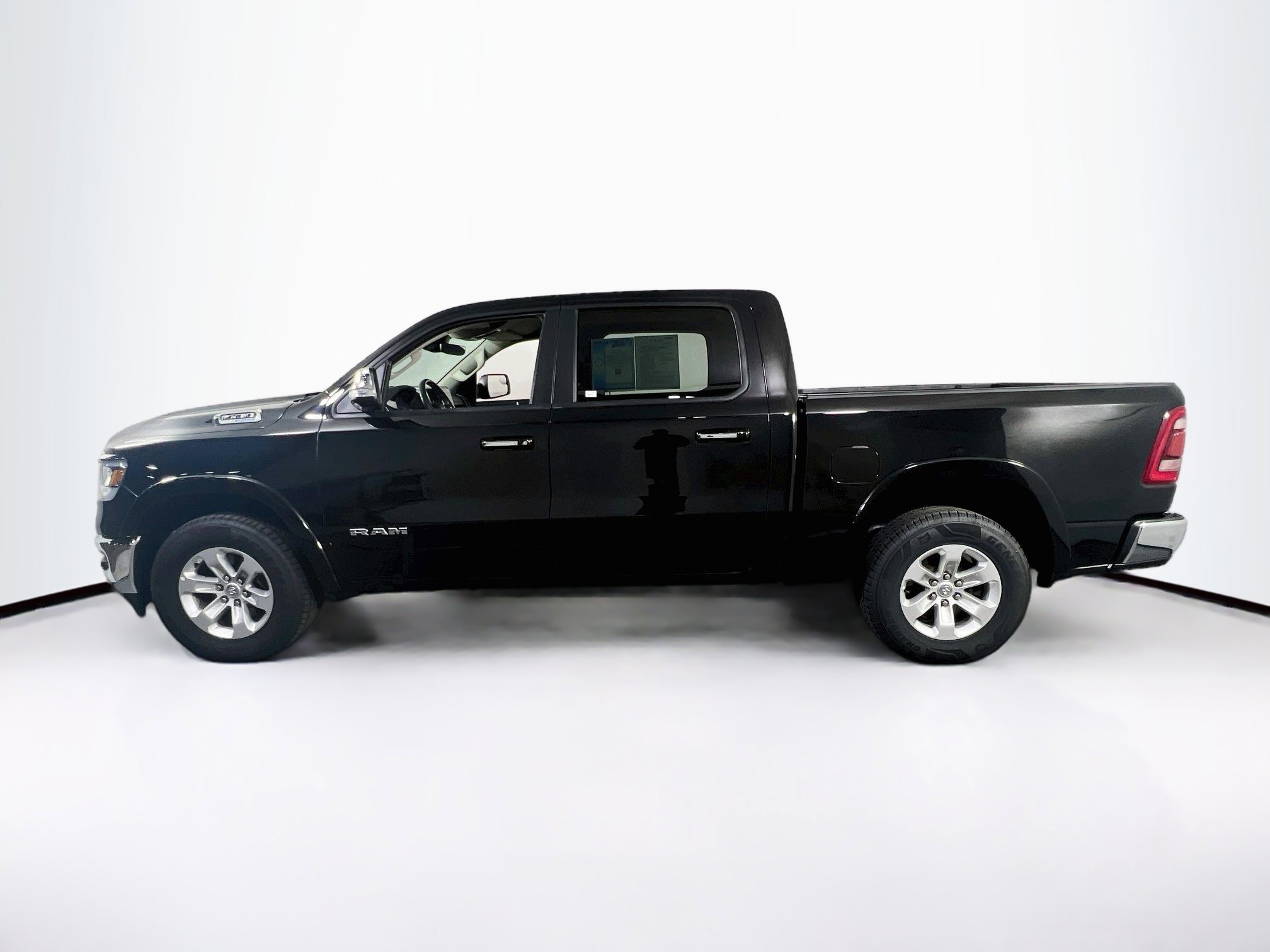 Used 2022 RAM 1500 Laramie AWD/4WD image 8