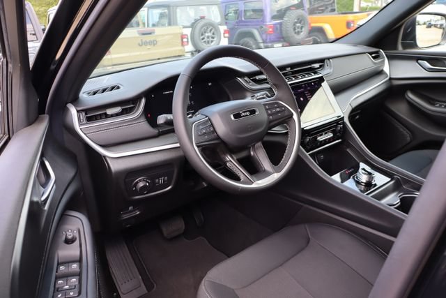 New 2026 Jeep Grand Cherokee Laredo AWD/4WD image 11