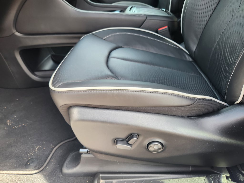 New 2026 Chrysler Pacifica Limited AWD/4WD image 26