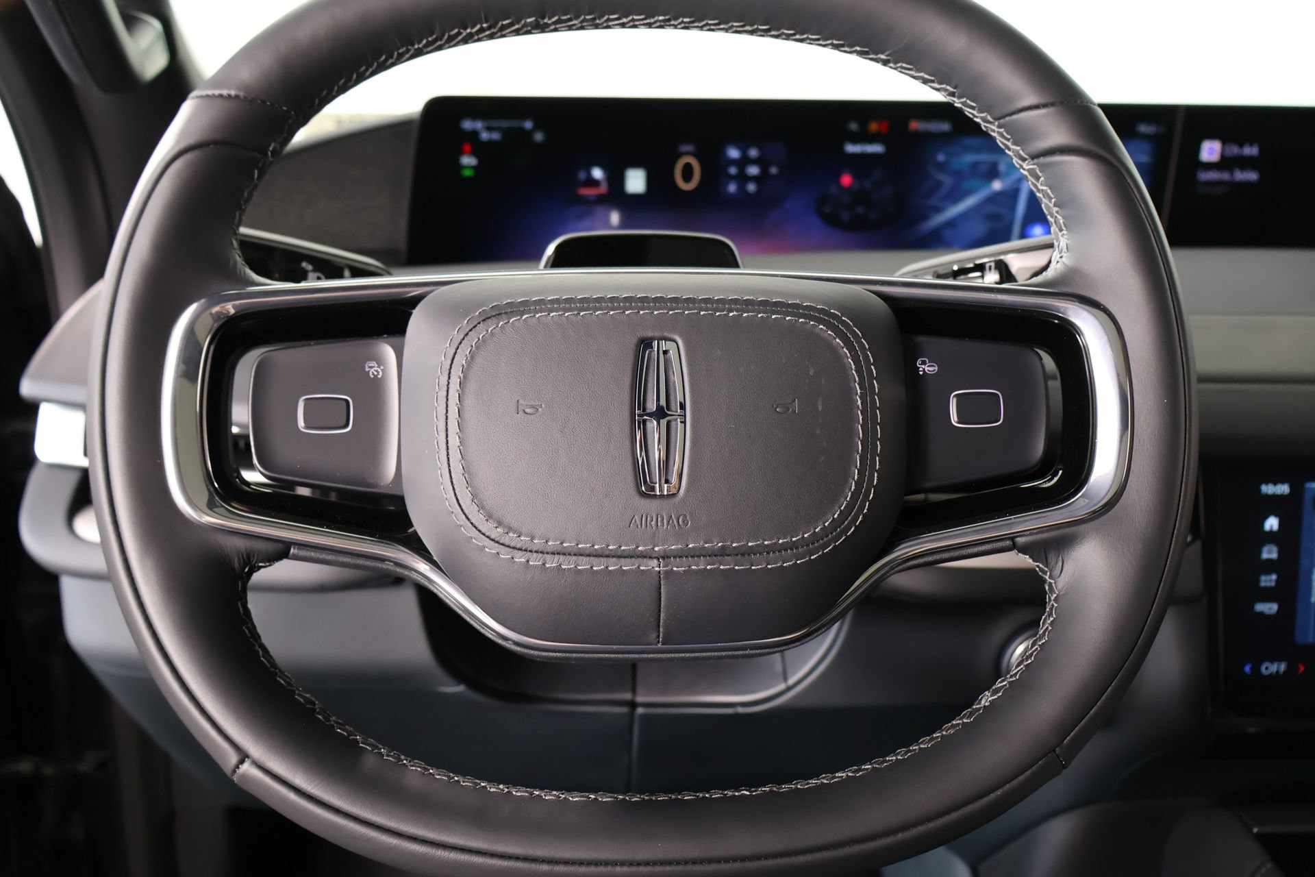 New 2025 Lincoln Navigator Reserve w/ Jet Appearance Package AWD/4WD image 3
