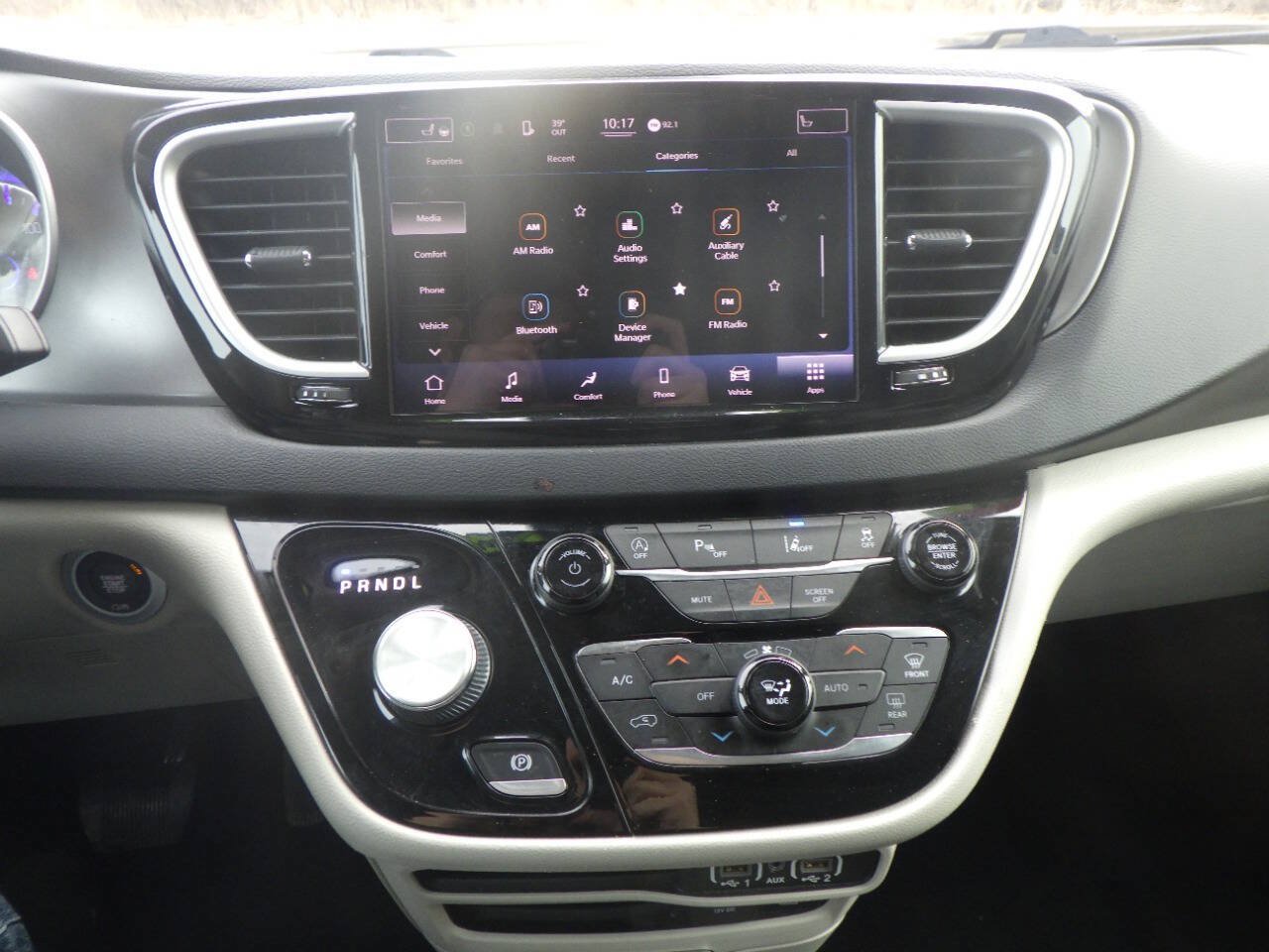 Used 2022 Chrysler Pacifica Touring-L FWD image 26