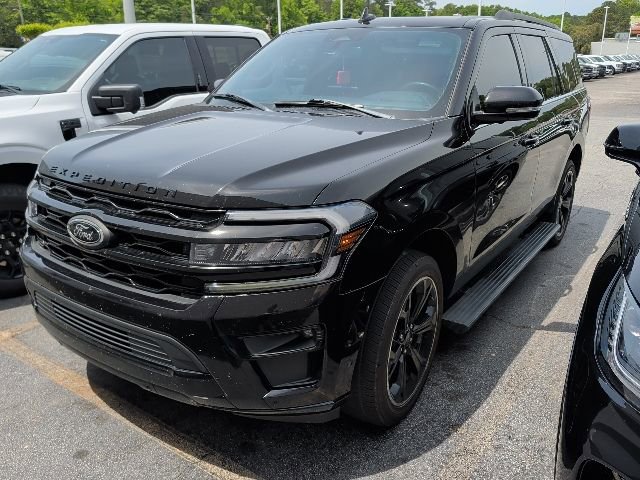 Used 2022 Ford Expedition Limited RWD image 2
