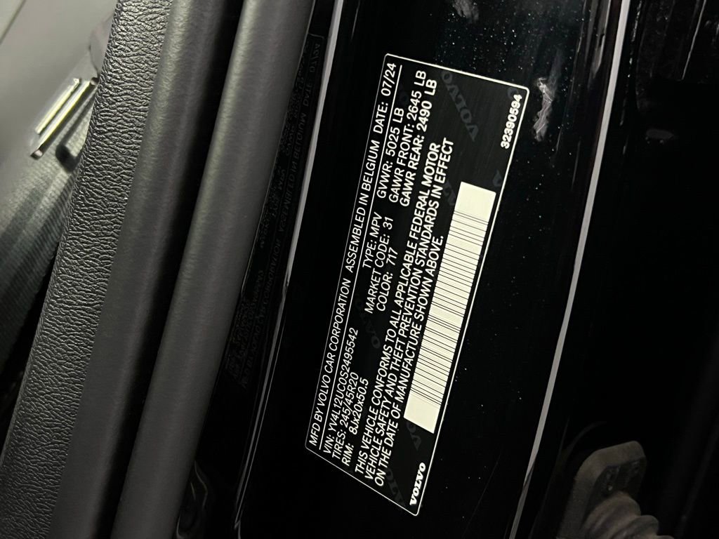 Used 2025 Volvo XC40 B5 Plus image 36