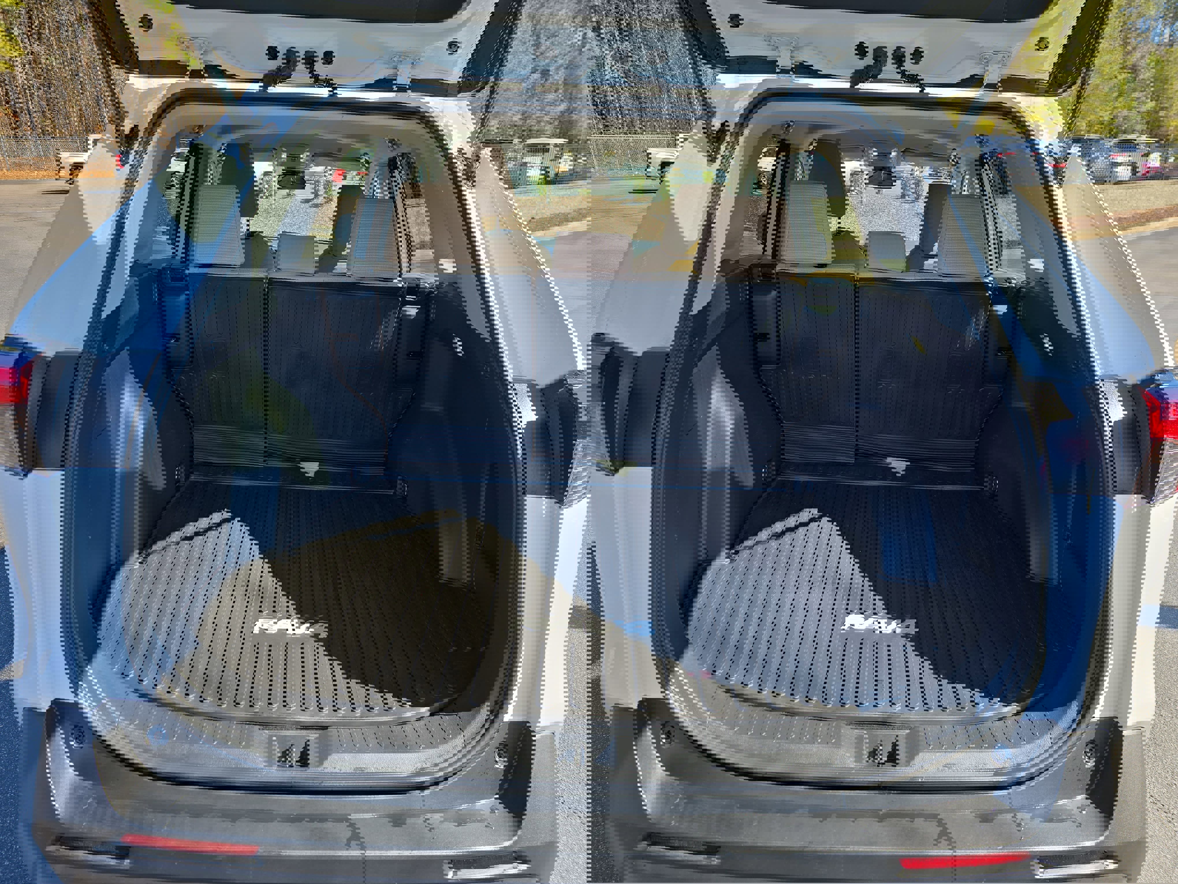 Used 2023 Toyota RAV4 LE image 12