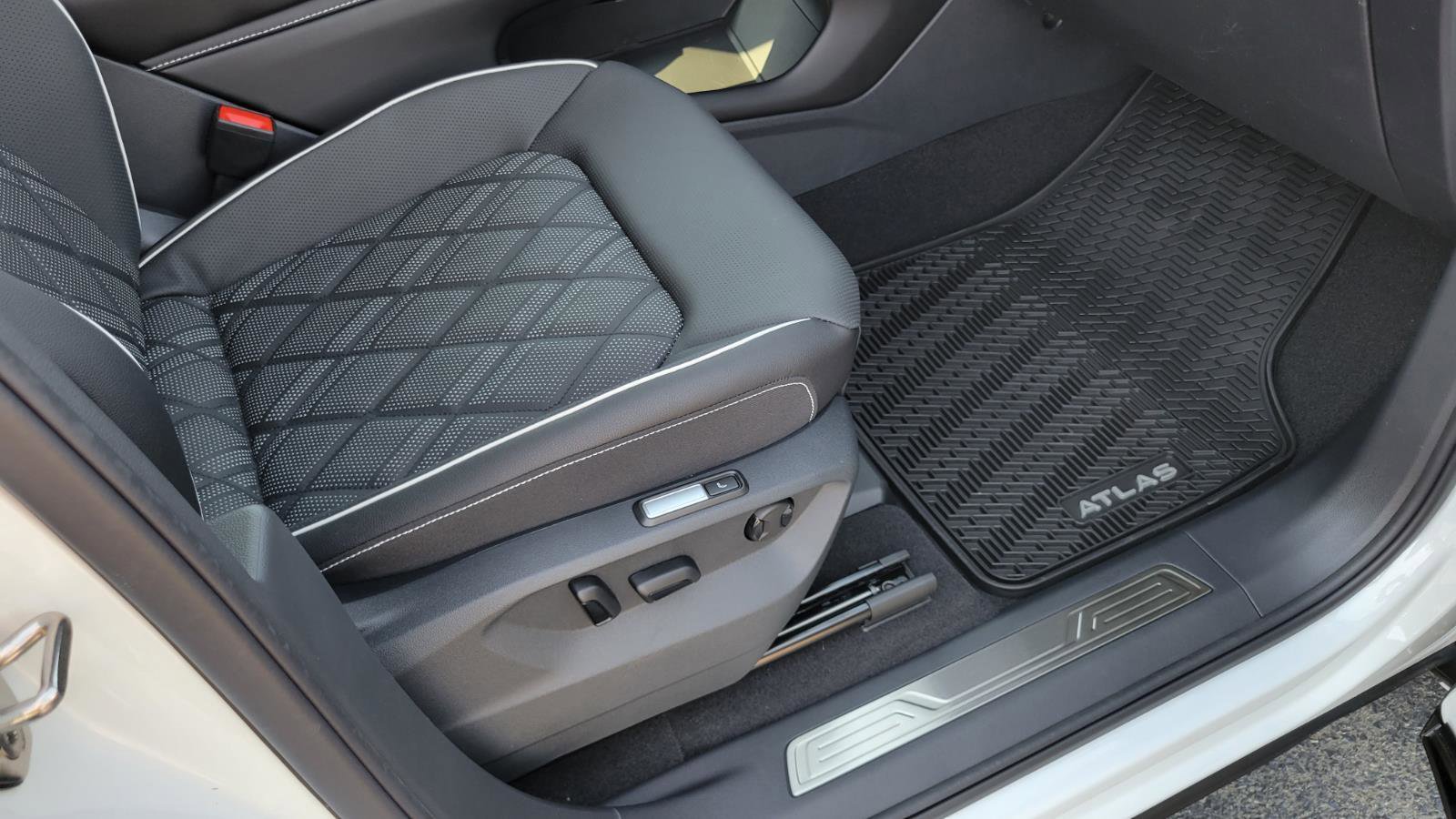 New 2026 Volkswagen Atlas SEL Premium R-Line image 44