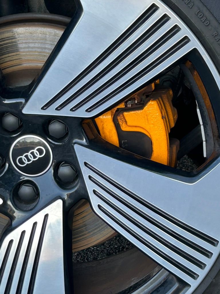 Used 2022 Audi e-tron Premium Plus w/ Premium Plus Package image 72