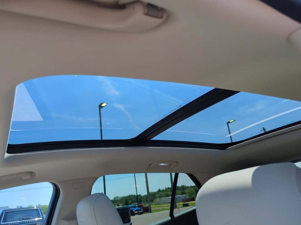 Used 2023 Buick Envision Avenir AWD/4WD image 20