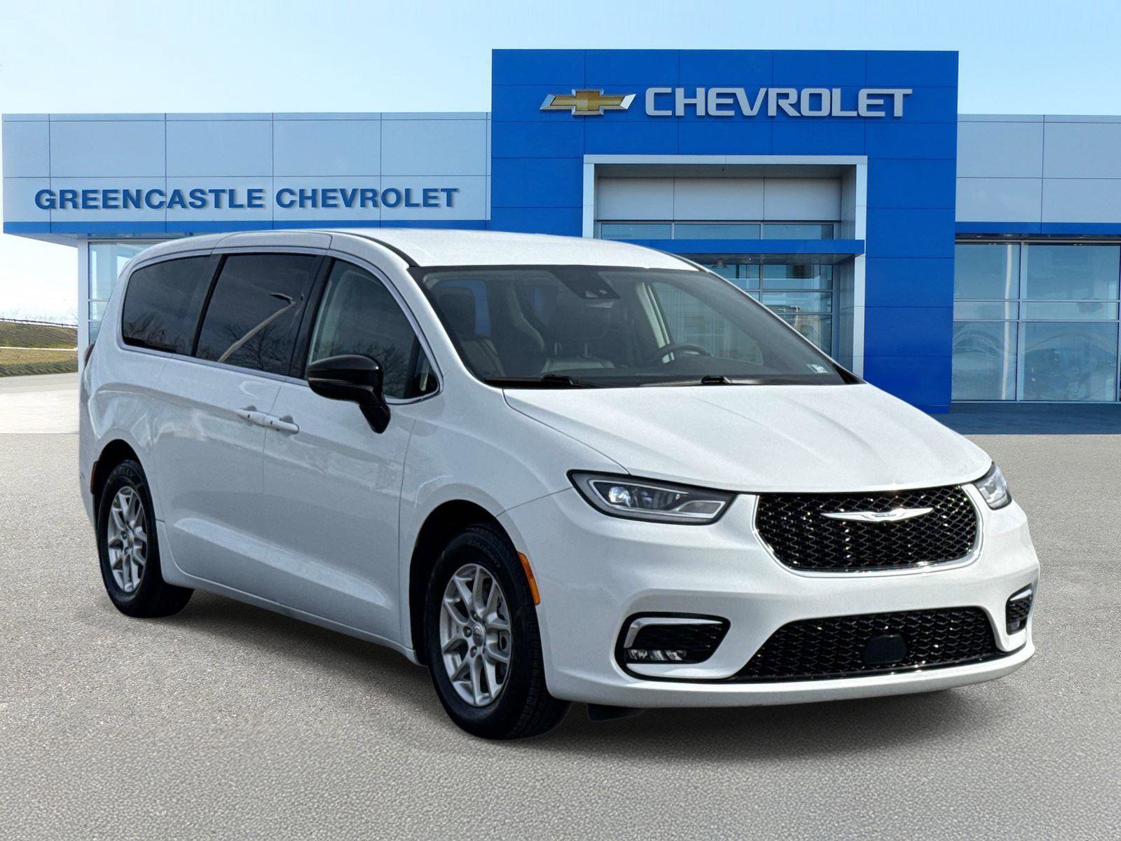 Used 2024 Chrysler Pacifica Touring-L image 1