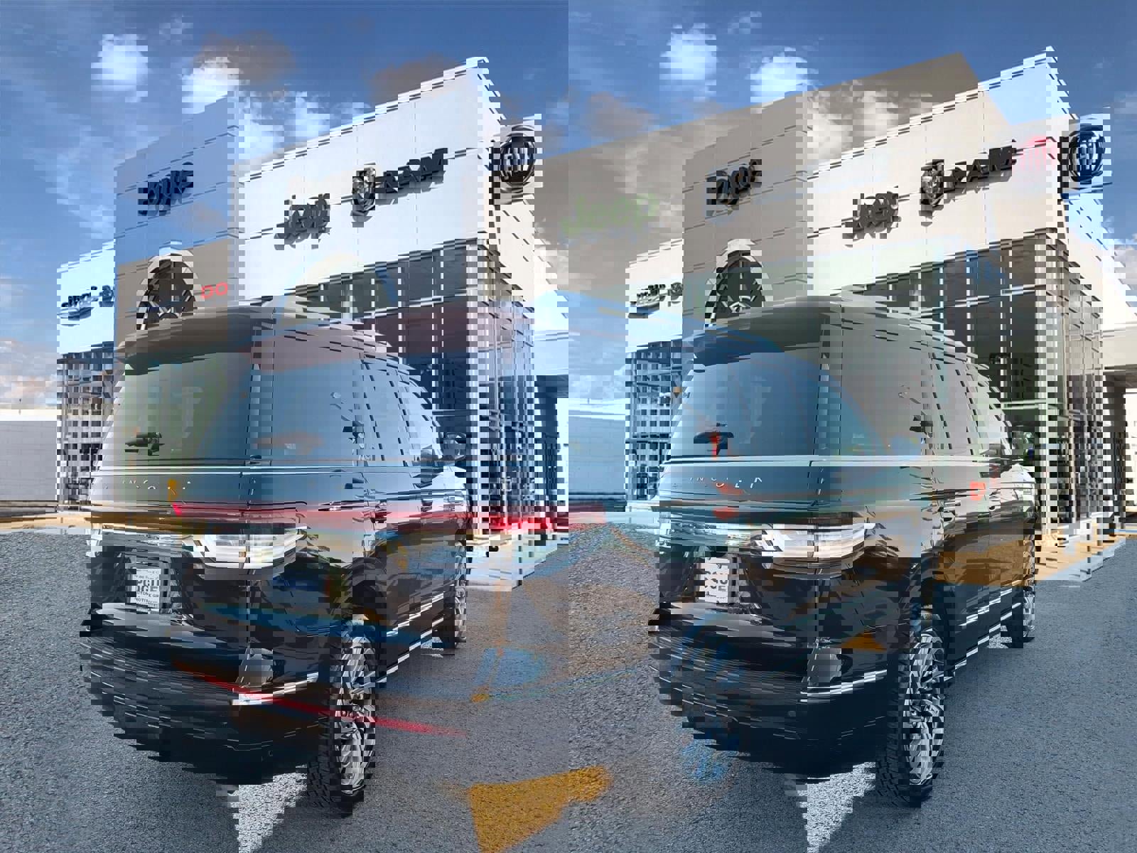 Used 2024 Lincoln Navigator Reserve image 2