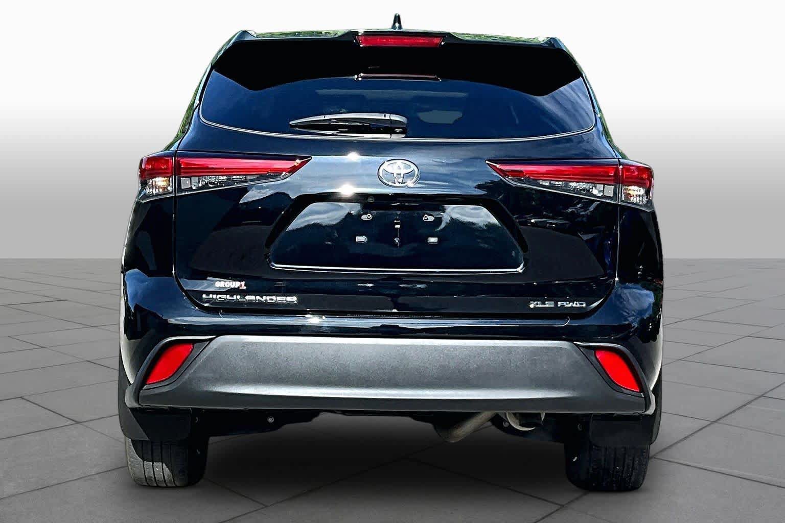 Used 2023 Toyota Highlander XLE AWD/4WD image 5