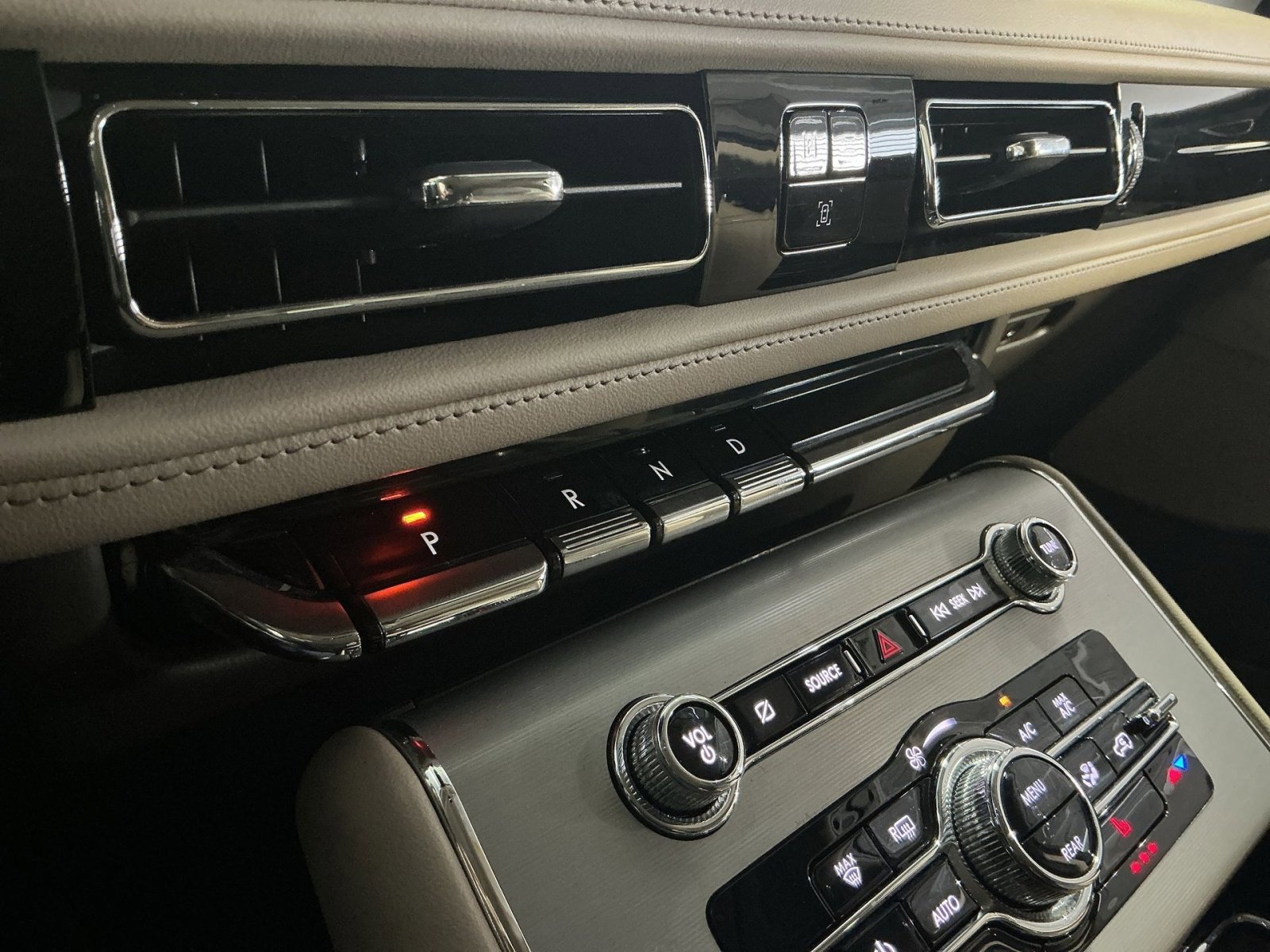 Used 2023 Lincoln Aviator AWD image 22