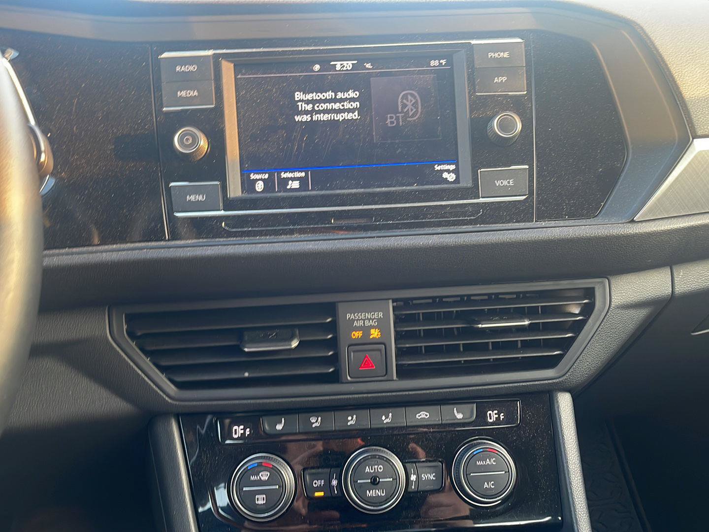 Used 2023 Volkswagen Jetta SE FWD image 9
