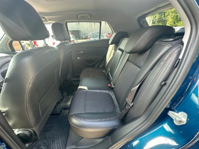 Used 2020 Chevrolet Trax LT w/ LT Convenience Package FWD image 35