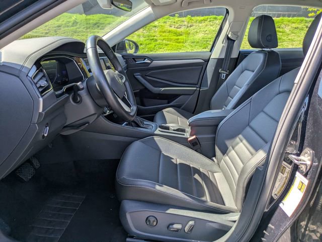 Used 2024 Volkswagen Jetta SE FWD image 19