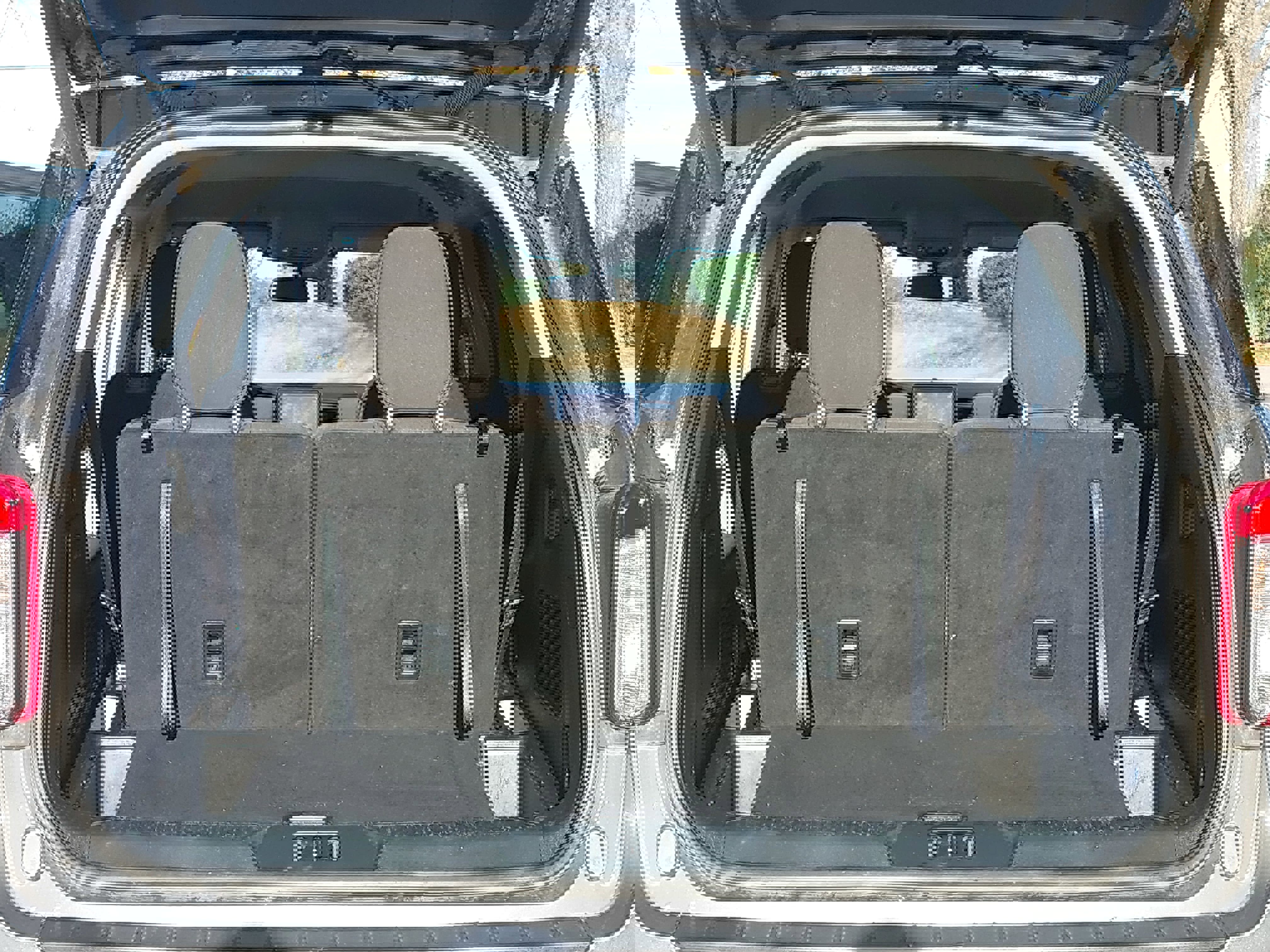 Used 2023 Ford Explorer XLT image 14