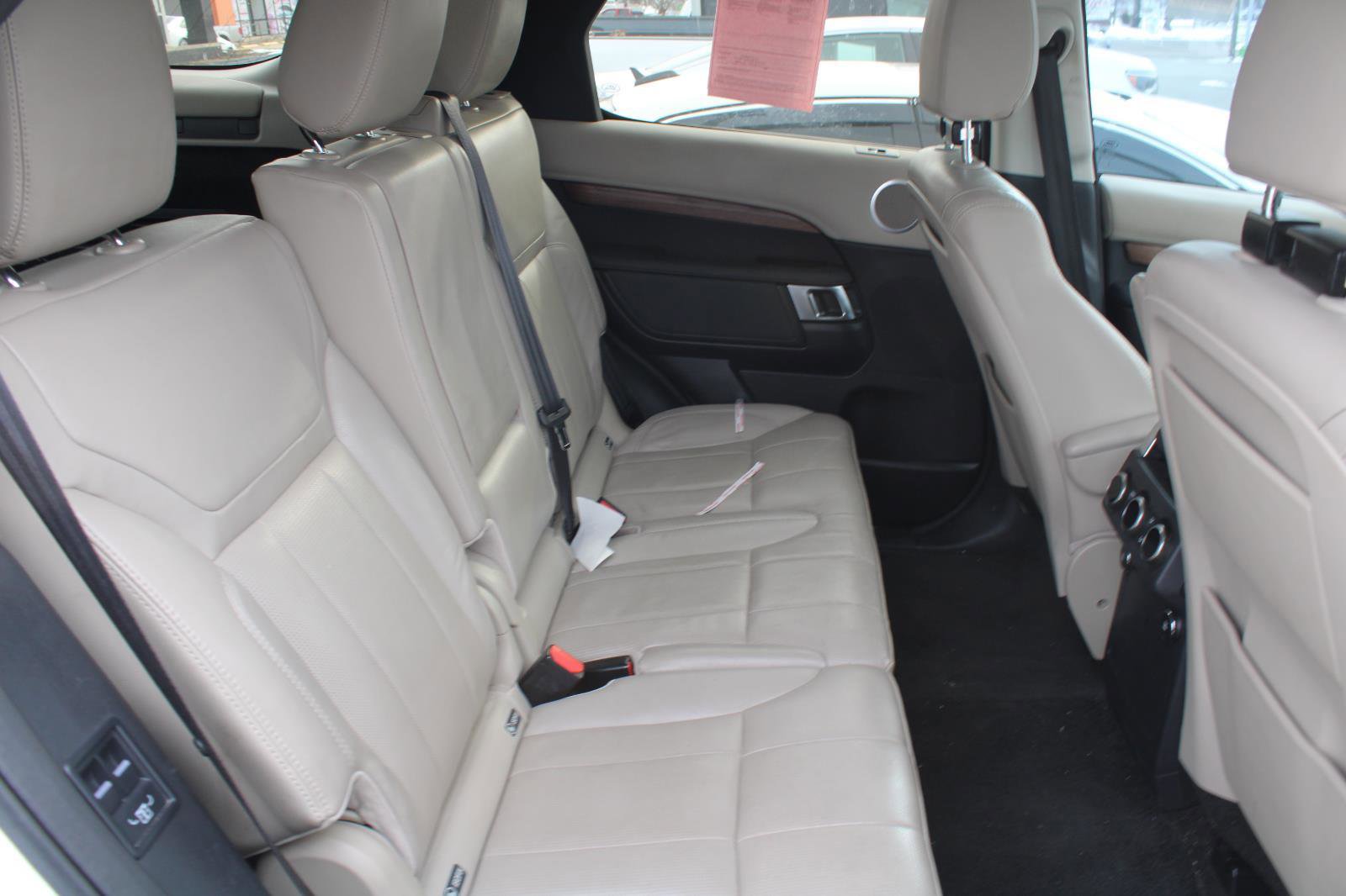 Used 2018 Land Rover Discovery HSE image 5