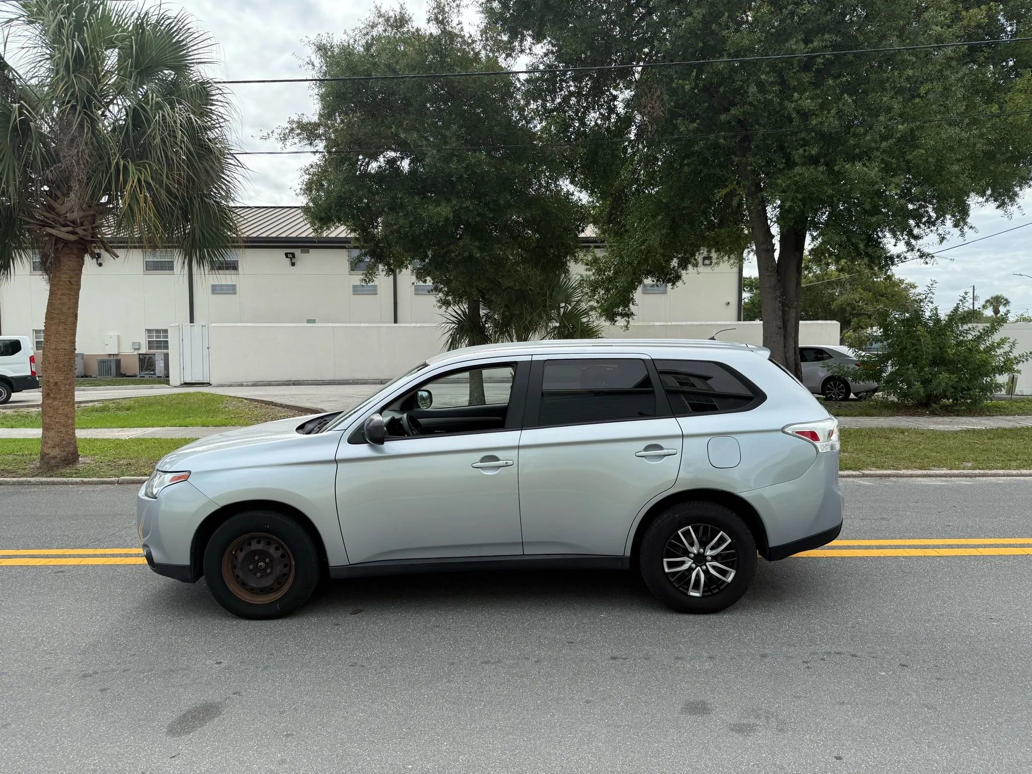 Used 2014 Mitsubishi Outlander ES image 7