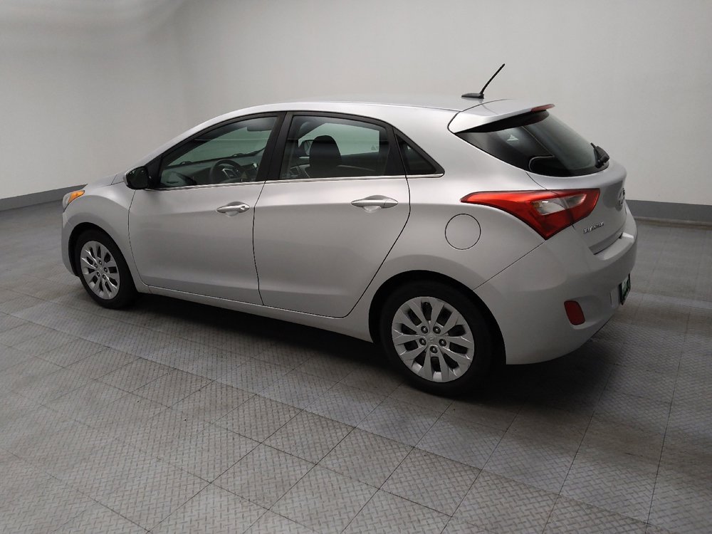 Used 2017 Hyundai Elantra GT image 3