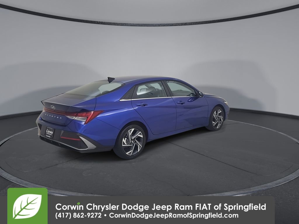 Used 2025 Hyundai Elantra SEL image 15