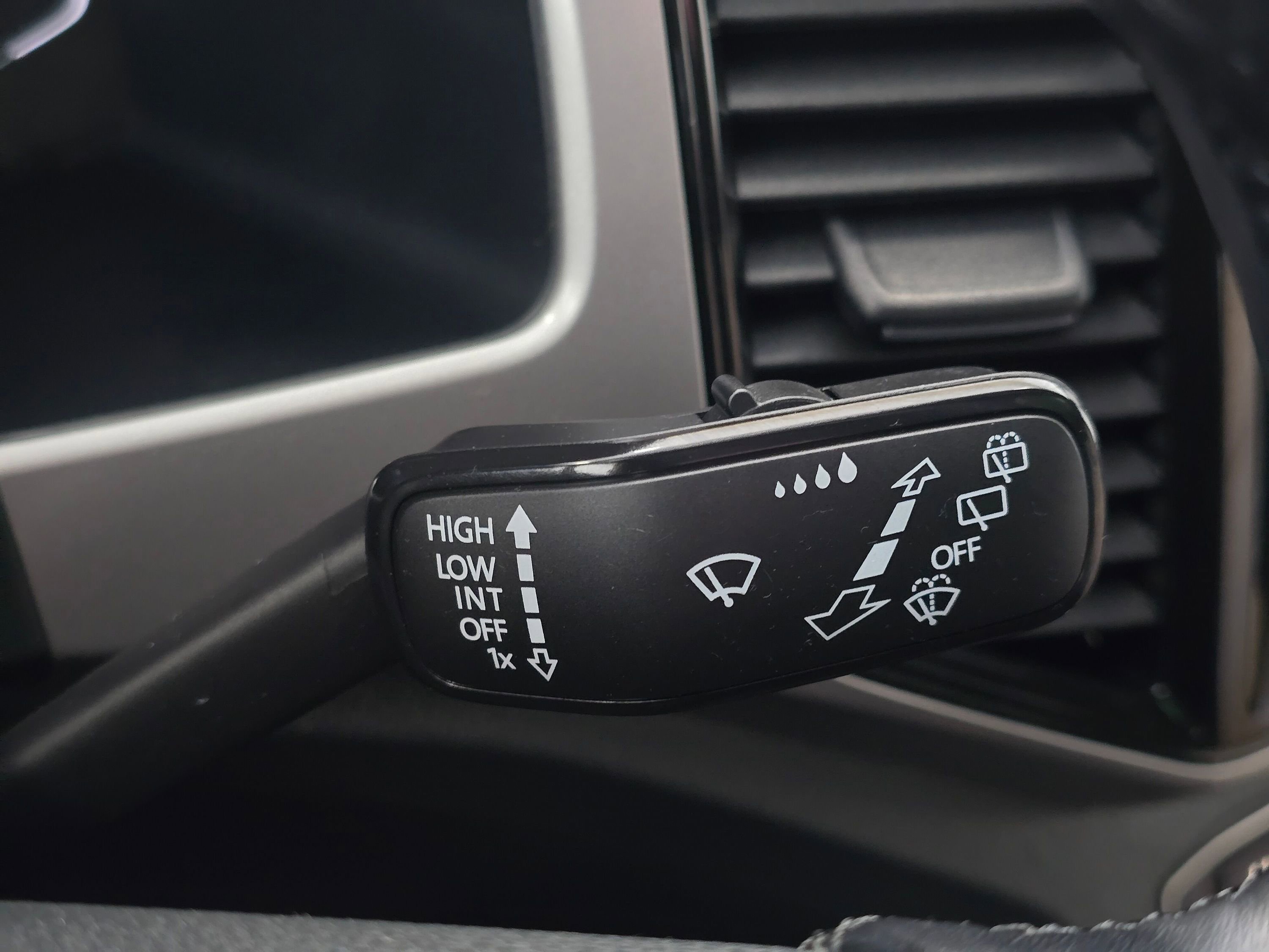 Used 2020 Volkswagen Atlas Cross Sport SEL image 42