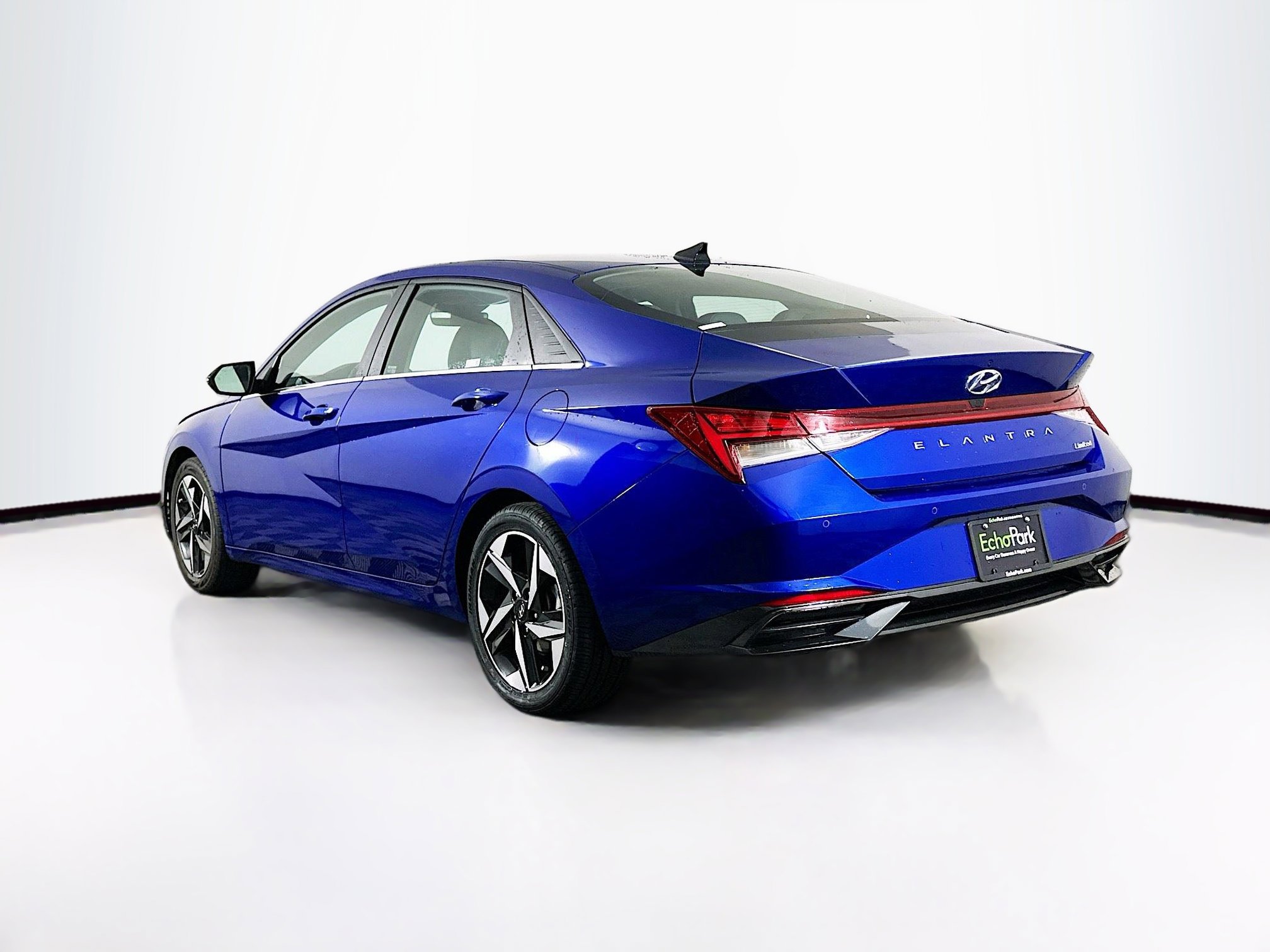 Used 2023 Hyundai Elantra Limited w/ Cargo Package image 5