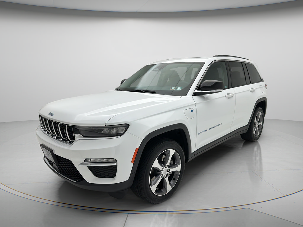 Used 2023 Jeep Grand Cherokee 4WD 4xe image 3