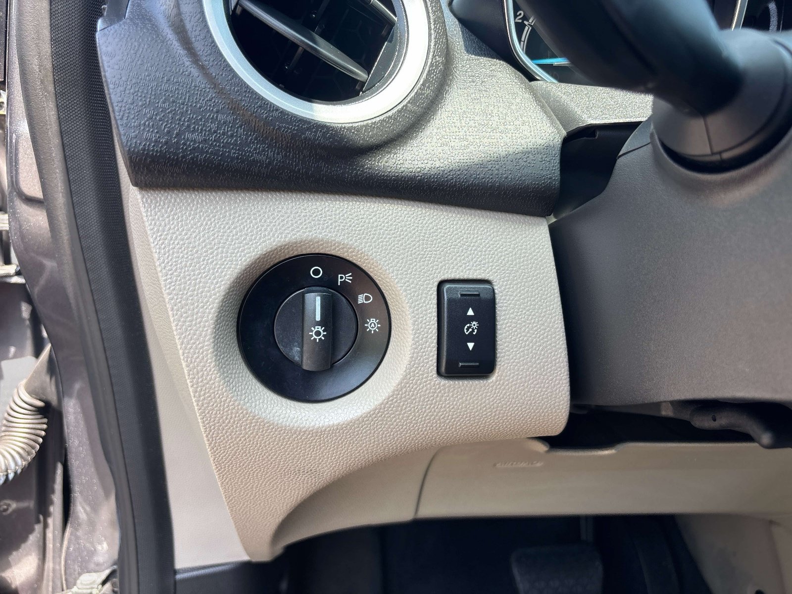 Used 2014 Ford Fiesta SE FWD image 17