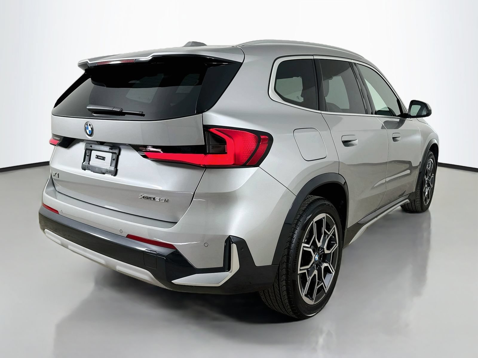 Used 2026 BMW X1 xDrive28i w/ Convenience Package AWD/4WD image 5