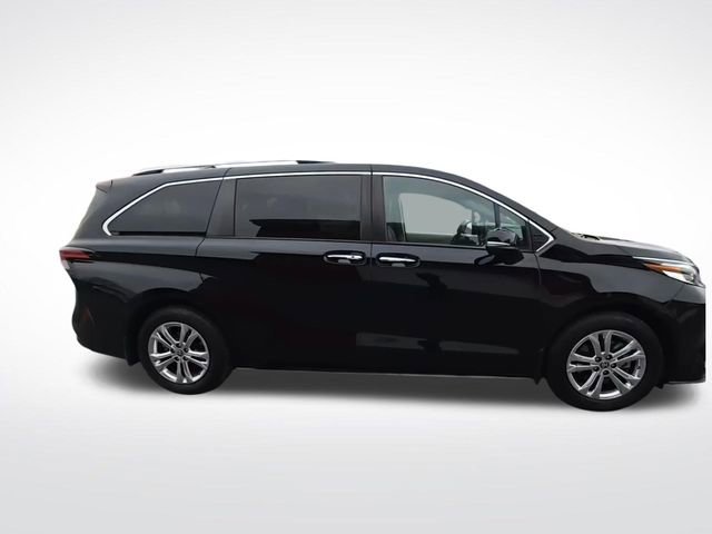 Used 2022 Toyota Sienna Platinum image 5
