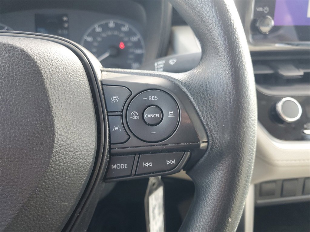 Used 2023 Toyota Corolla Cross L image 21