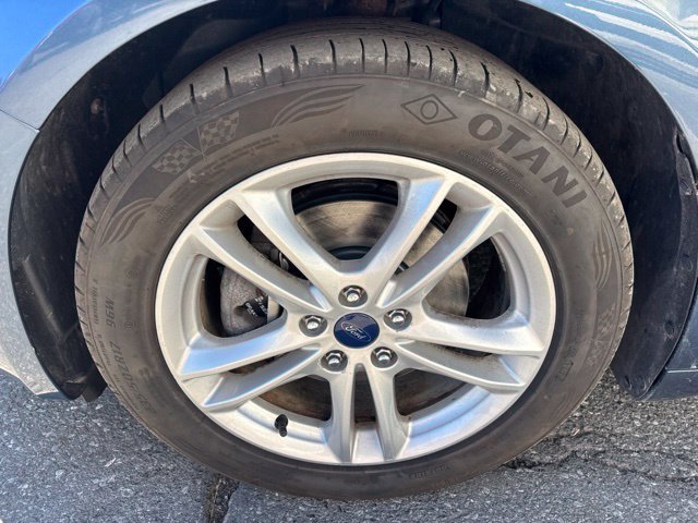 Used 2018 Ford Fusion SE w/ Fusion SE Technology Package FWD image 12