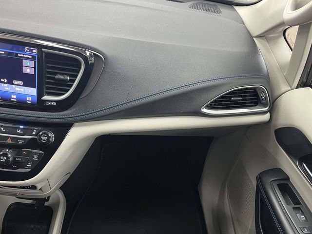Used 2021 Chrysler Pacifica Touring w/ Cold Weather Group FWD image 21