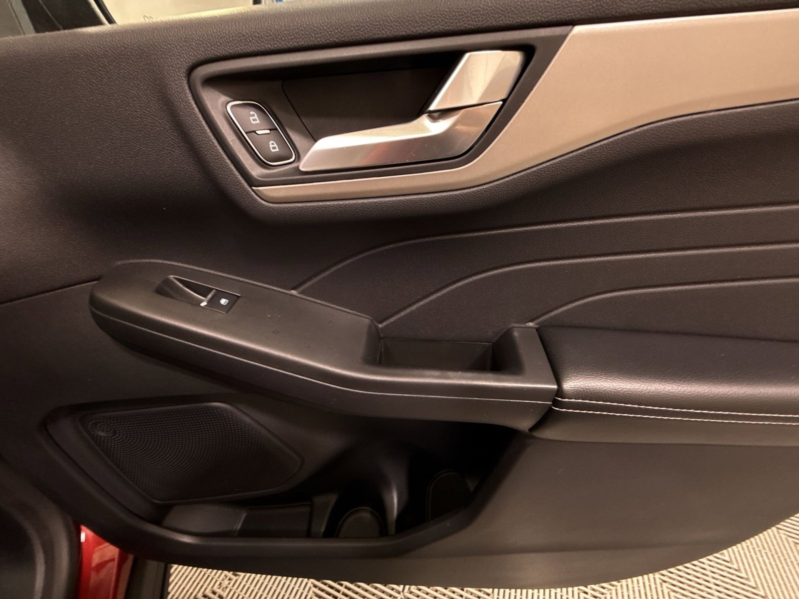 Used 2021 Ford Escape SEL image 40