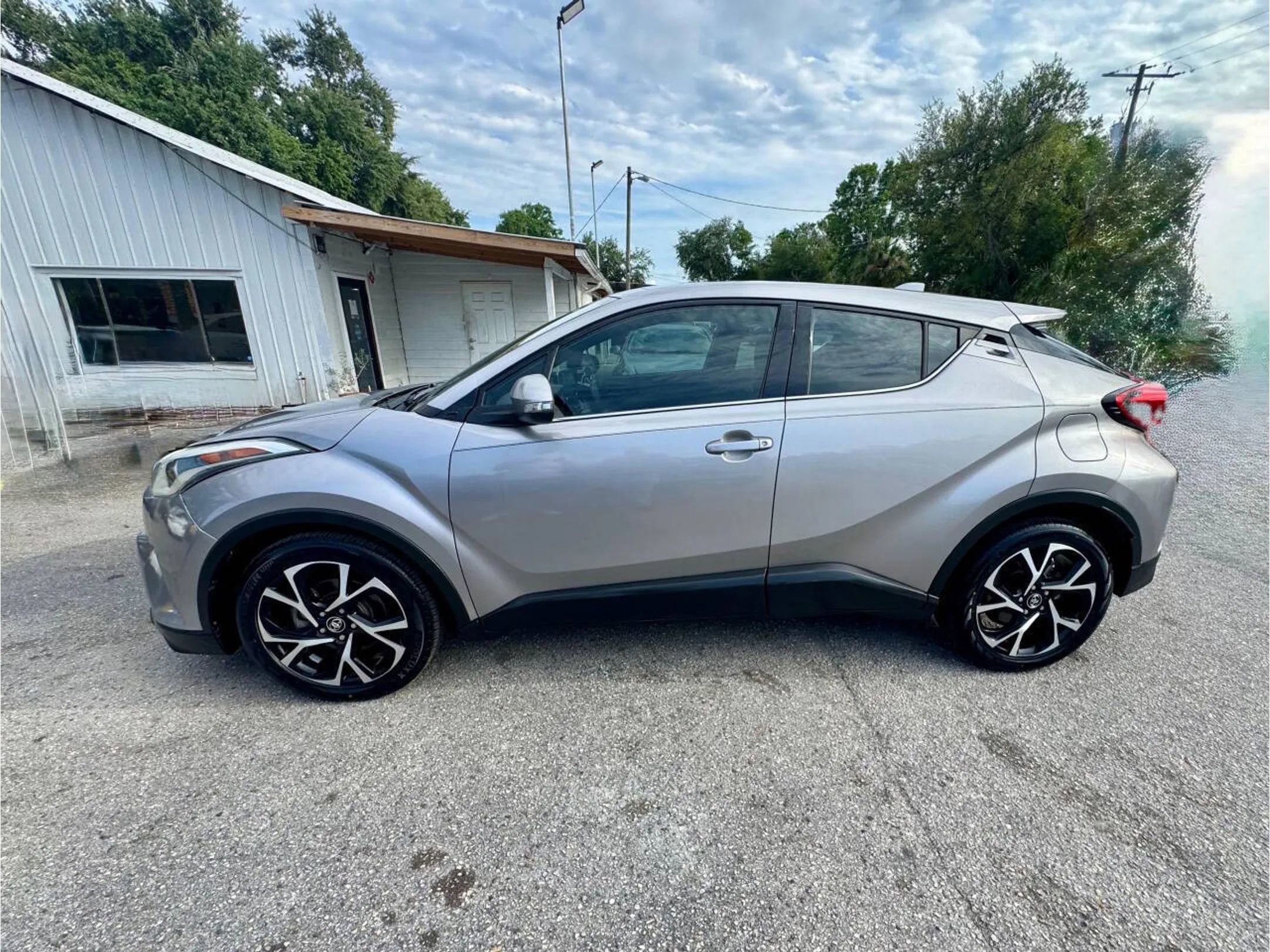 Used 2019 Toyota C-HR Limited FWD image 6
