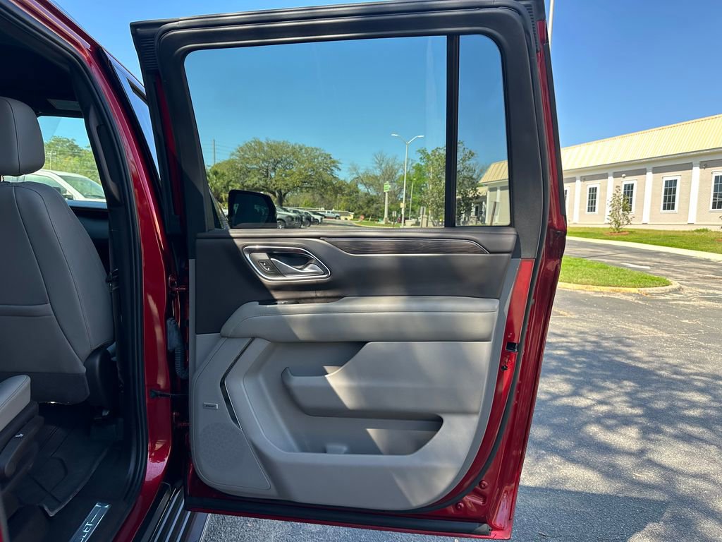 Used 2022 Chevrolet Suburban LT w/ Luxury Package image 47