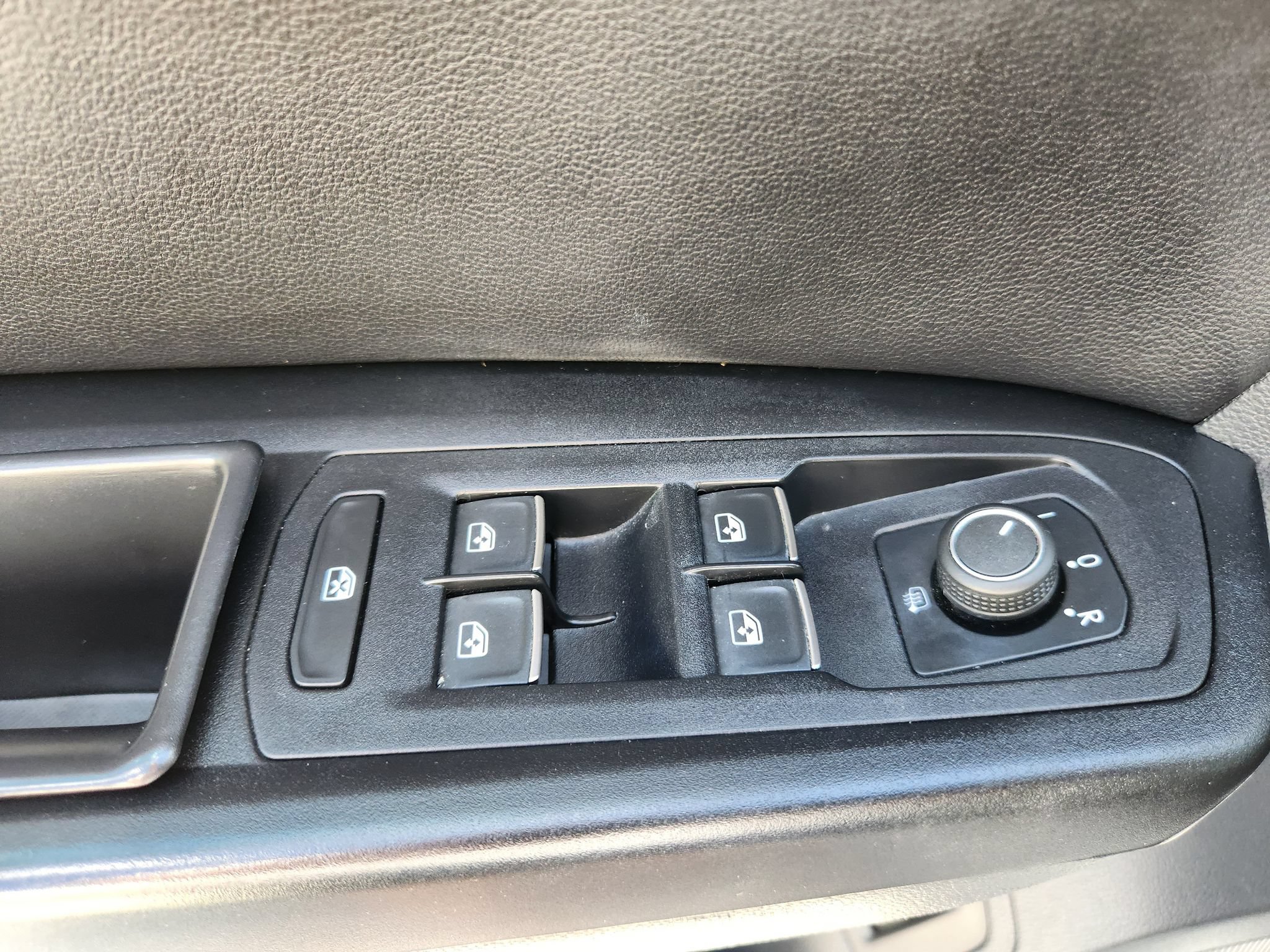 Used 2019 Volkswagen Atlas SE w/ Towing Package FWD image 16