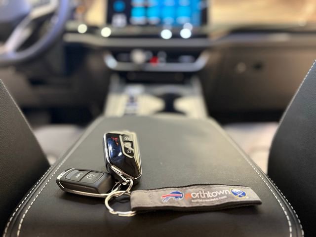 Used 2025 Volkswagen Atlas SE image 35