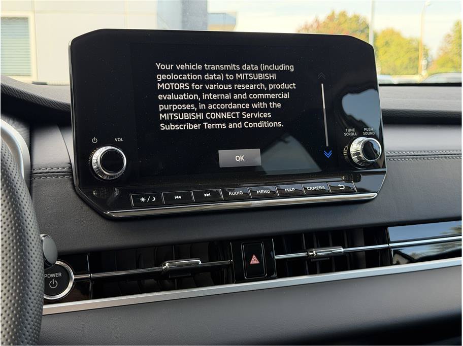 Used 2025 Mitsubishi Outlander 4WD Plug-In Hybrid image 14