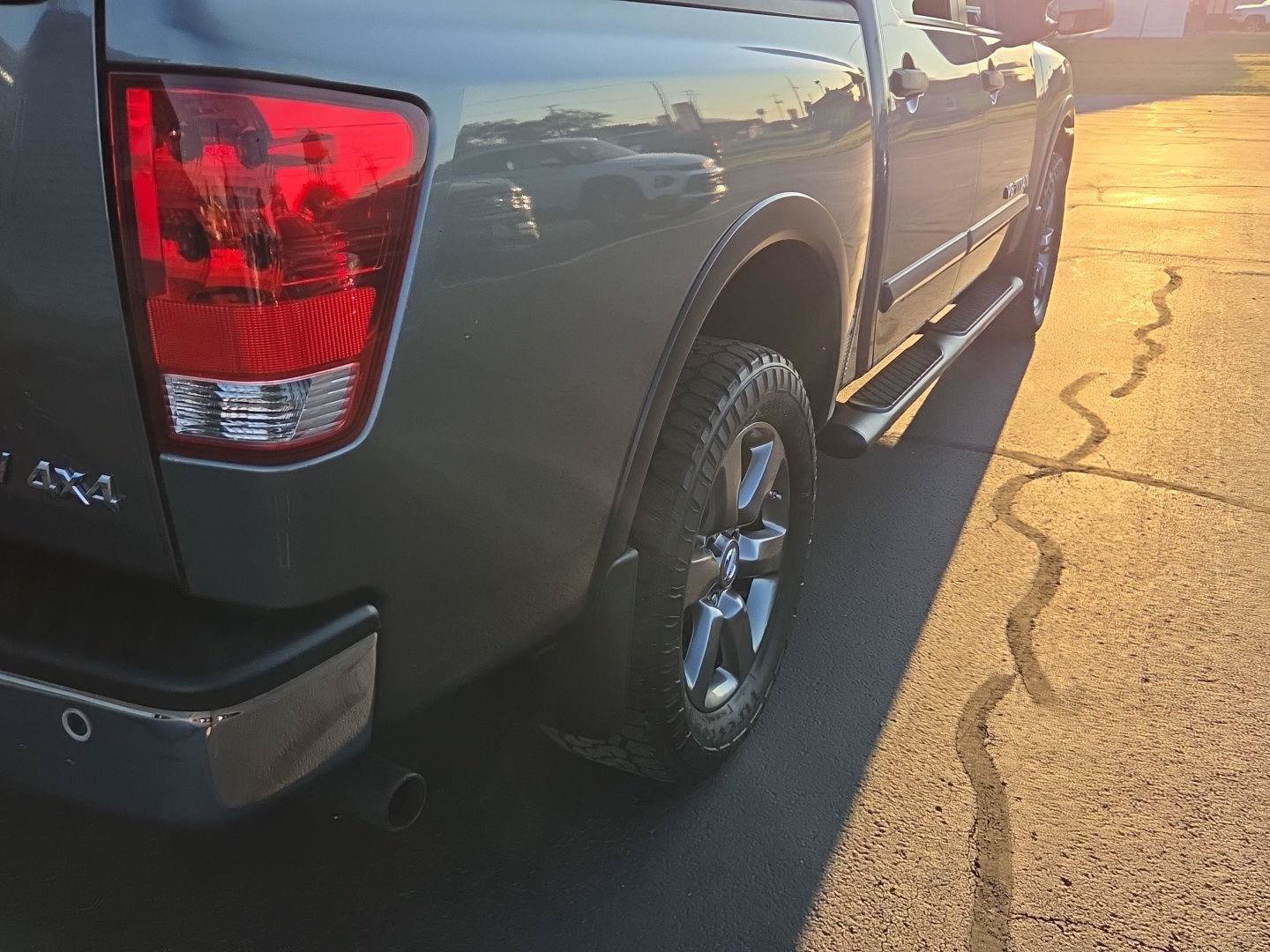 Used 2015 Nissan Titan SV w/ SV Value Truck Package AWD/4WD image 5