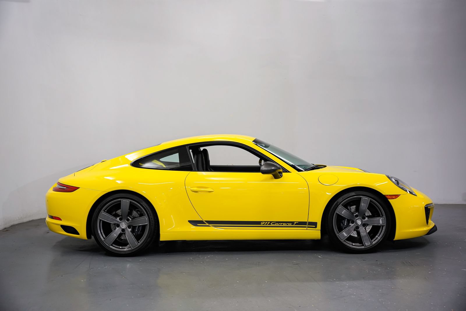 Used 2018 Porsche 911 Carrera T RWD image 3