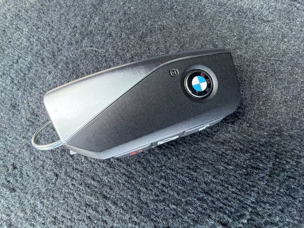 Used 2024 BMW iX xDrive50 w/ Premium Package AWD/4WD image 28