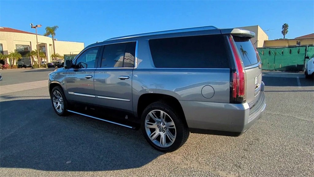 Used 2020 Cadillac Escalade ESV Premium Luxury image 6